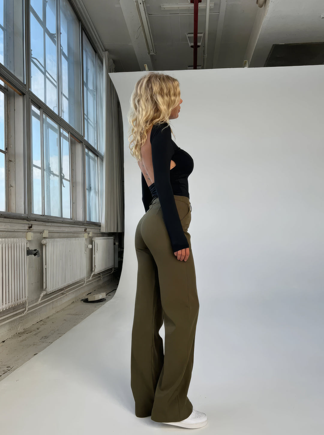 Wide-Leg Trousers – Crease-Resistant Finish, Timeless Fit