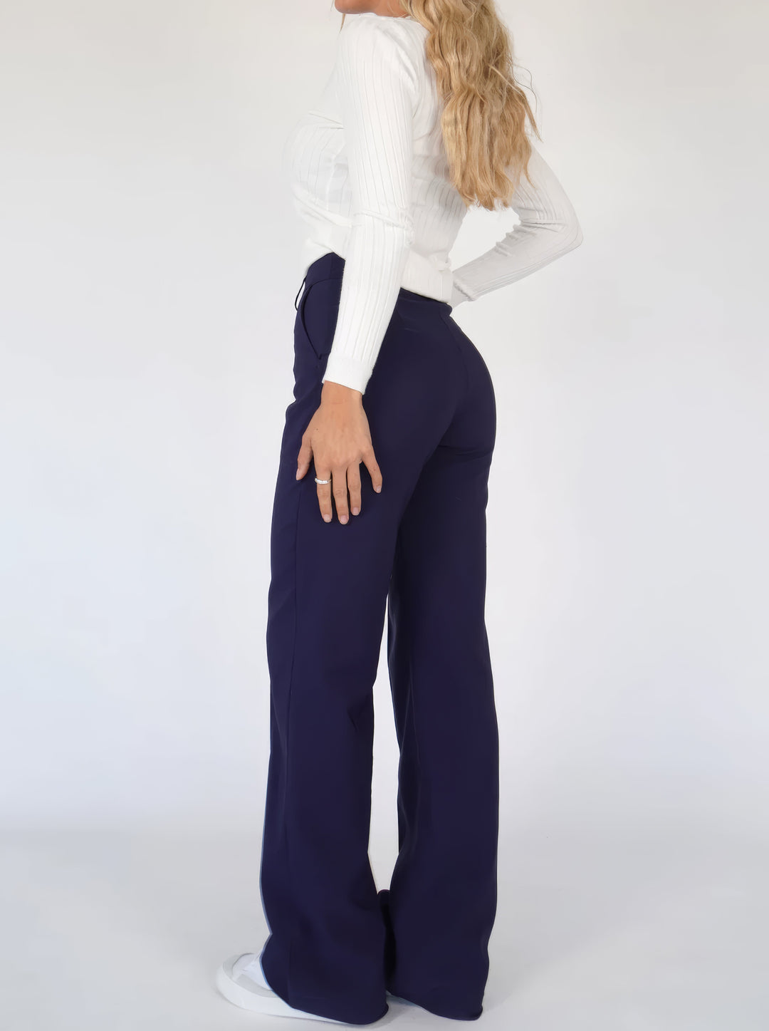 Wide-Leg Trousers – Crease-Resistant Finish, Timeless Fit